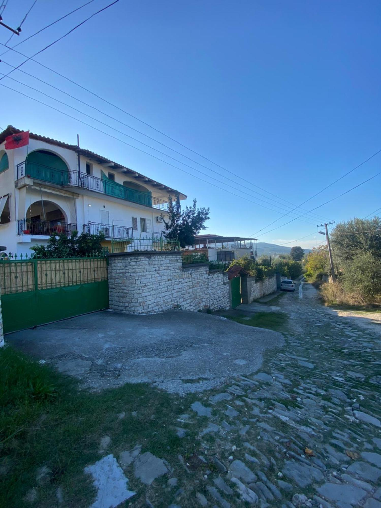 Guest House Irvin Berat Exteriér fotografie