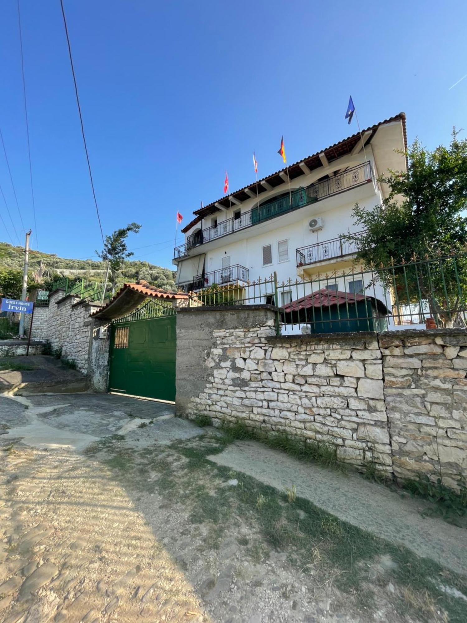 Guest House Irvin Berat Exteriér fotografie
